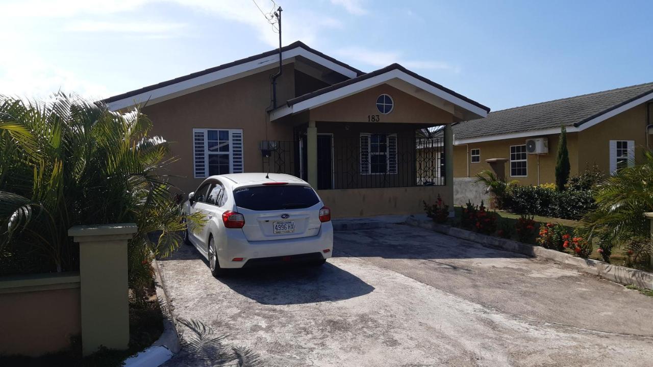 Bing'S Home Away From Home Ocho Rios Eksteriør billede